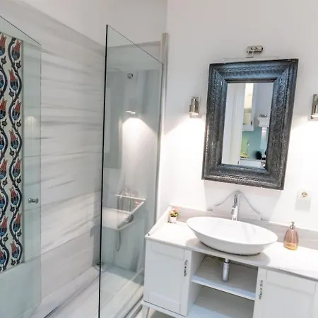 Apartment Cozy Getaway - Warmth And Comfort In The Istanbul