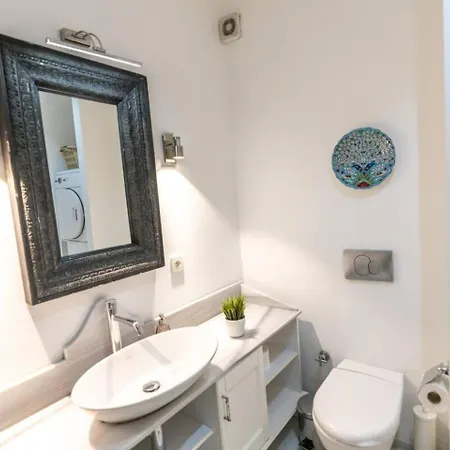 Cozy Getaway - Warmth And Comfort In The Istambul